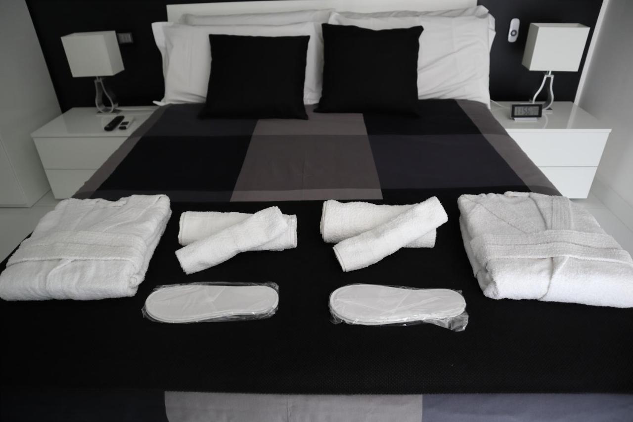 Rettifilo 201 Exclusive Rooms ナポリ エクステリア 写真